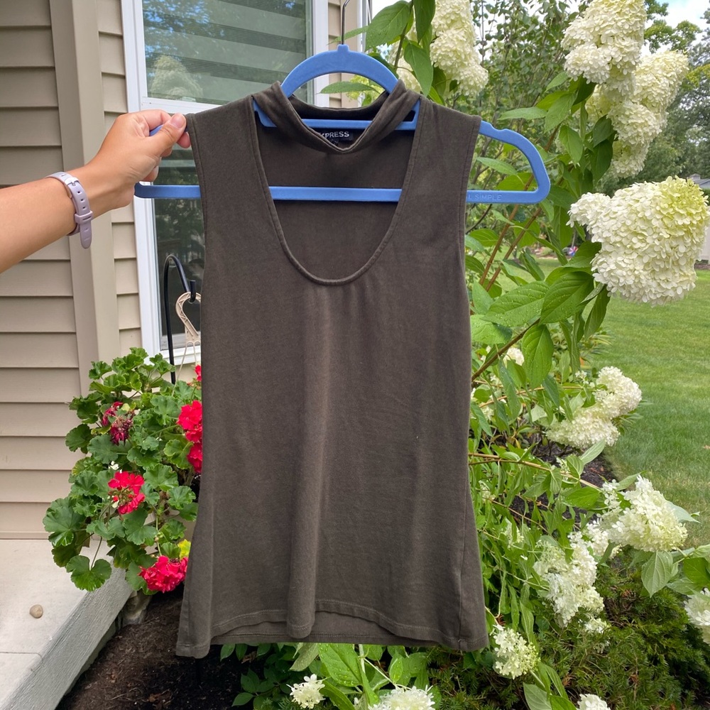 Express tank top in olive